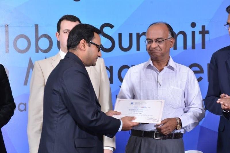 Dr. Goel receiving The Economic Times Award at IIM Raipur